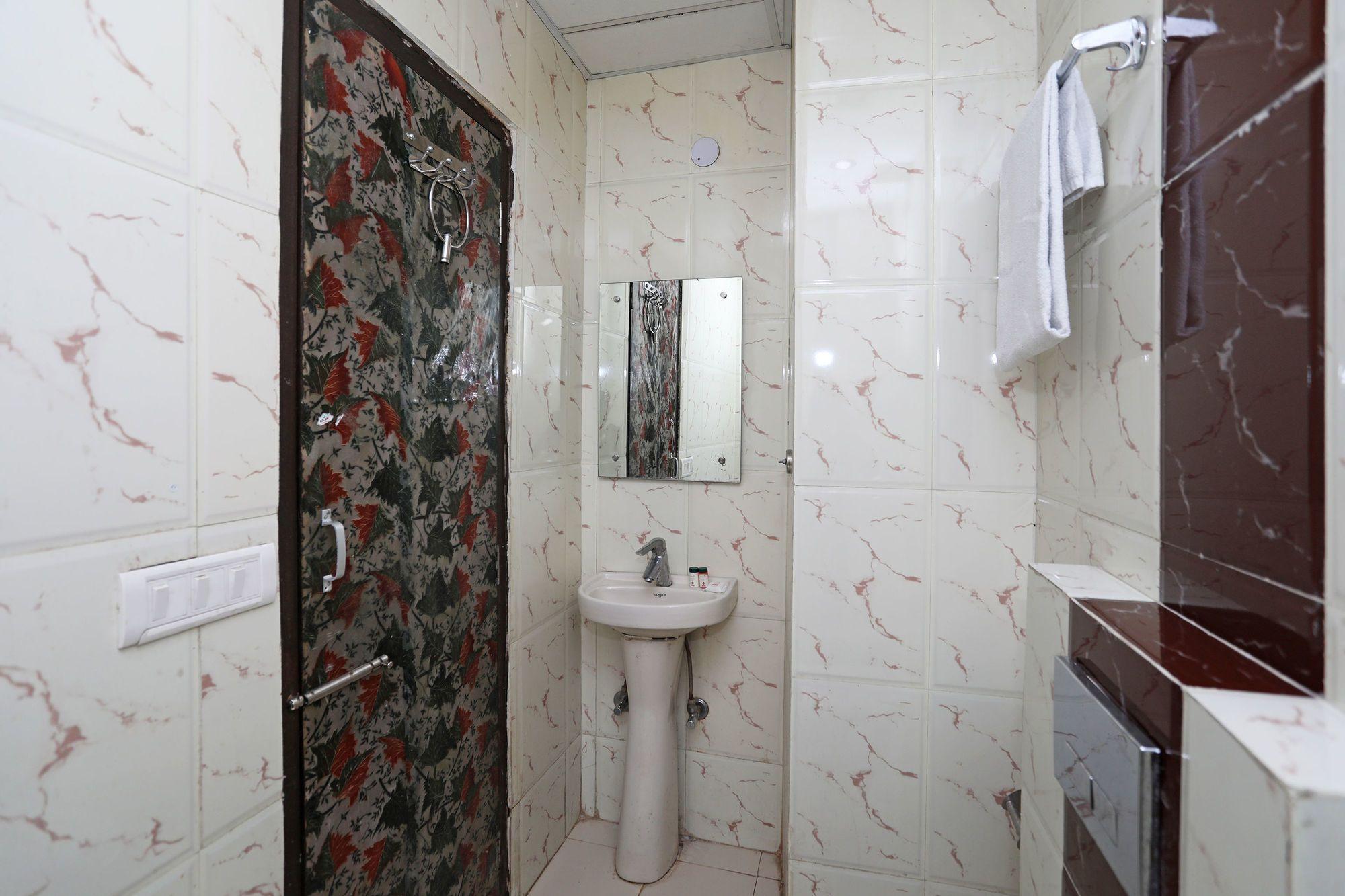 Hotel O Cg International New Delhi Luaran gambar